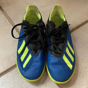 Adidas indoor soccer shoes sz 1